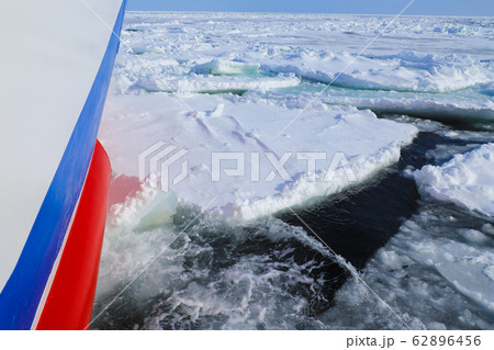 流氷　オホーツク海　観光砕氷船 62896456