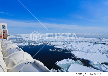 流氷　オホーツク海　観光砕氷船 62896466