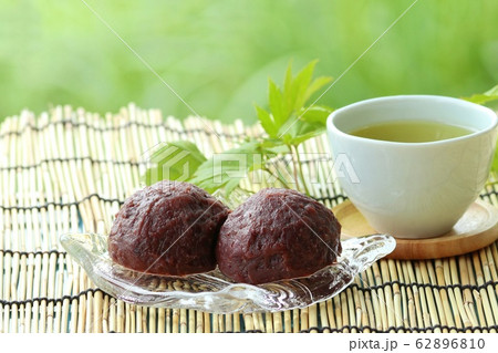 おはぎ　ぼたもち　お茶　屋外 62896810