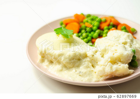 Cod fillet with a creamy cheese sauce, with mashed Cod fillet with a creamy cheese sauce, with mashed 62897669