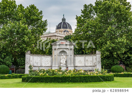 Grillparzer statue in Vienna 62898694