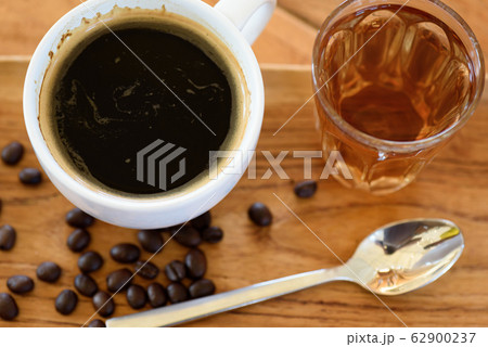 Black coffee with hot tea 62900237