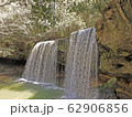 滝のある自然風景 62906856