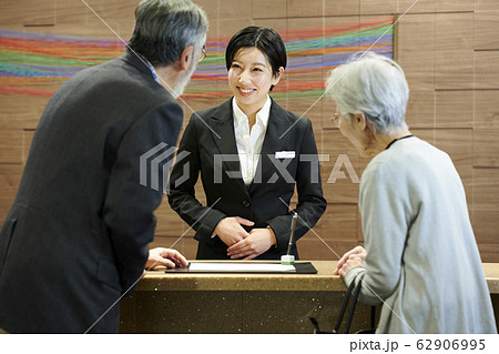 ホテル ホテルマン 女性 ホテル ホテルマン 女性 62906995