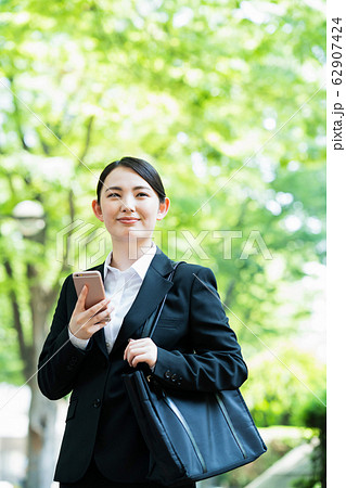 女性 ビジネス ビジネスウーマン 就職活動 新入社員 若い女性 若い 女性 ビジネス ビジネスウーマン 就職活動 新入社員 若い女性 若い 62907424