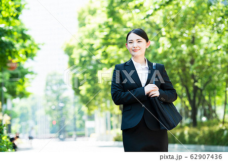 女性 ビジネス ビジネスウーマン 就職活動 新入社員 若い女性 若い 女性 ビジネス ビジネスウーマン 就職活動 新入社員 若い女性 若い 62907436