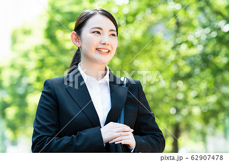 女性 ビジネス ビジネスウーマン 就職活動 新入社員 若い女性 若い 女性 ビジネス ビジネスウーマン 就職活動 新入社員 若い女性 若い 62907478