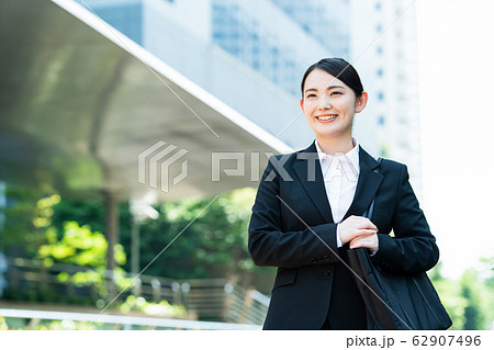 女性 ビジネス ビジネスウーマン 就職活動 新入社員 若い女性 若い 女性 ビジネス ビジネスウーマン 就職活動 新入社員 若い女性 若い 62907496