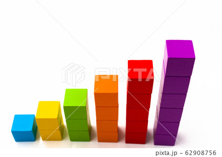 売上 カラフルな積み木のグラフ 白背景 売上 カラフルな積み木のグラフ 白背景 62908756