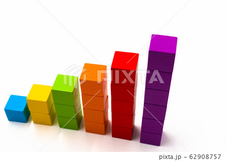 売上　カラフルな積み木のグラフ　白背景 62908757