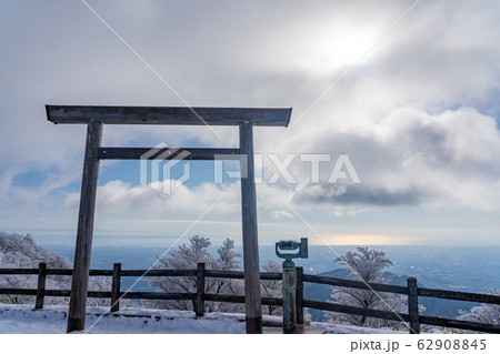 三重県 冬の御在所山頂 樹氷の山頂 朝陽台広場からの眺め 三重県 冬の御在所山頂 樹氷の山頂 朝陽台広場からの眺め 62908845