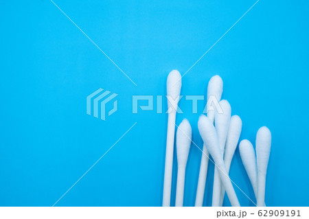 綿棒　青背景 62909191