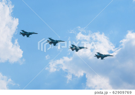 スホーイ Su-34 フルバック 四機編隊 スホーイ Su-34 フルバック 四機編隊 62909769