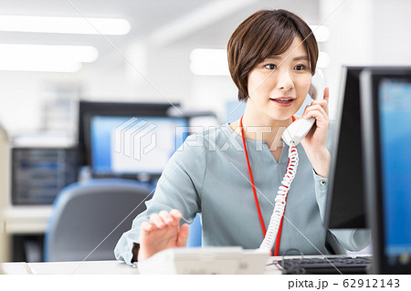 女性　オフィス　ビジネス 62912143
