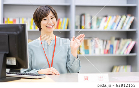 図書館司書 女性 図書館司書 女性 62912155