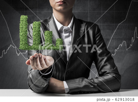 Businessman presenting growing graph. 62913018