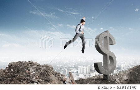 Global business and money concepts. Falling dollar currency. 62913140