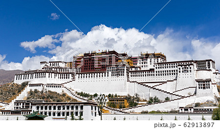 Potala palace, former Dalai Lama residence in Lhasa - Tibet Potala palace, former Dalai Lama residence in Lhasa - Tibet 62913897