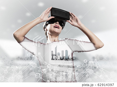 Woman and modern technologies Woman and modern technologies 62914397