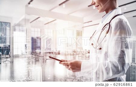 Medical industry concept by means of successful doctor 62916861