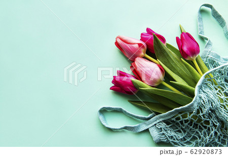 Spring tulips in eco bag Spring tulips in eco bag 62920873