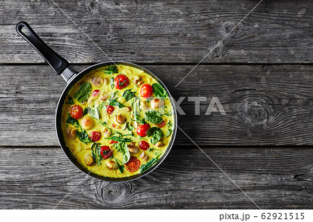 Yellow coconut and mushroom curry, copy space 62921515