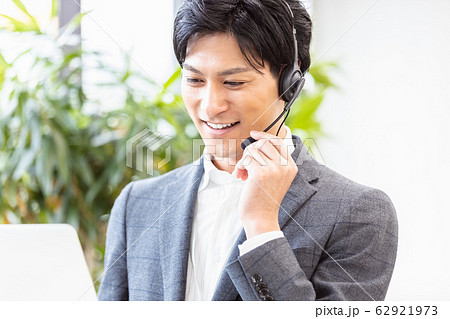 男性　ビジネス　ヘッドセット 62921973