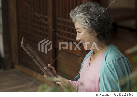 Multi Generation Family. family, happiness, generation and people concept 044 62922860