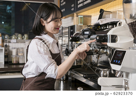 Portrait of young woman and man, part timer and owner 608 Portrait of young woman and man, part timer and owner 608 62923370