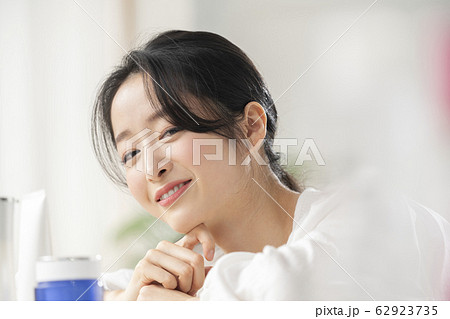 ビューティー 女性 女 62923735