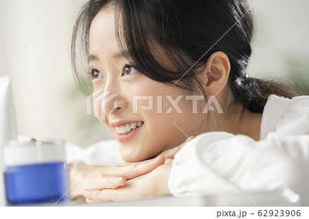 ビューティー 女性 女 62923906