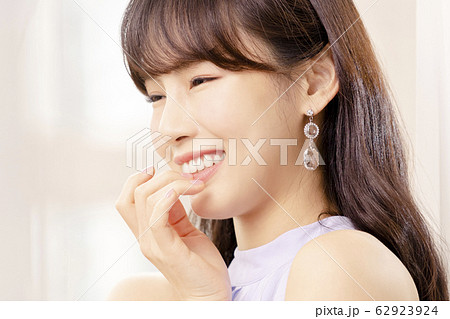 ビューティー 女性 女 62923924