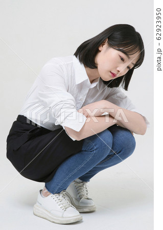 Portrait of young woman and man, part timer and owner 333 62923950