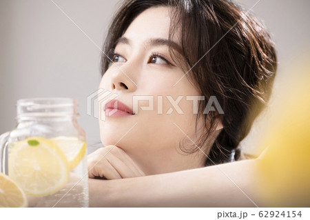 女性 女 女の子 62924154