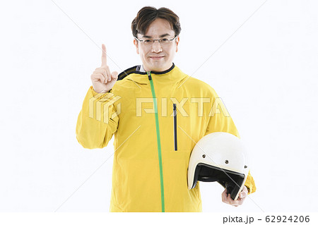 Portrait of young woman and man, part timer and owner 081 62924206