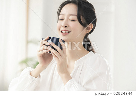 女性 女 女の子 62924344