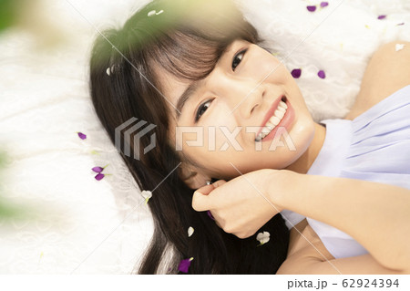 女性 女 女の子 62924394