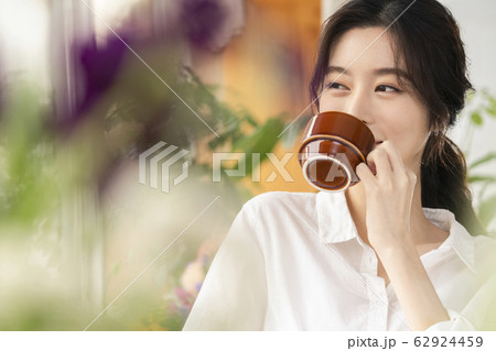 女性 女 女の子 62924459