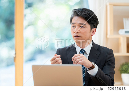 ビジネスイメージ　男性　ミドル男性 62925018