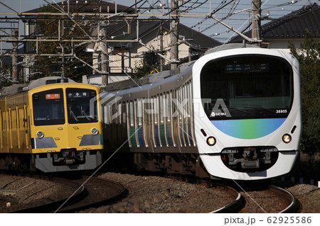 ［SI］新旧車両：西武池袋線101系電車・30000系スマイルトレイン 62925586