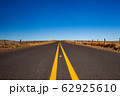 アメリカの真っ直ぐな道路 62925610