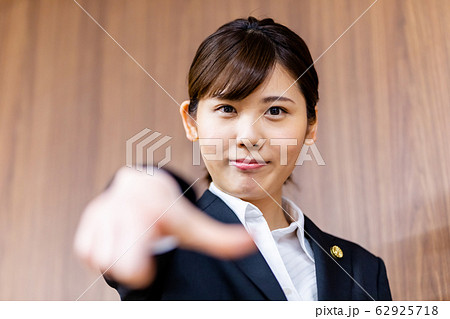 弁護士 女性 新人 弁護士 女性 新人 62925718