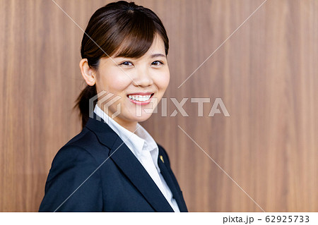 弁護士 女性 新人 弁護士 女性 新人 62925733