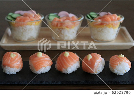 サーモンのお寿司 62925790
