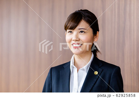 弁護士 女性 新人 弁護士 女性 新人 62925858