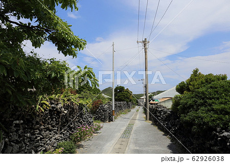 沖縄 伊是名 島の風景 伊是名集落の街並み 沖縄 伊是名 島の風景 伊是名集落の街並み 62926038