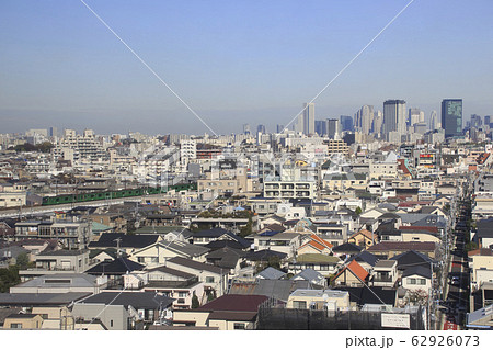 目黒区を通過する、東急東横線5050系（青ガエルラッピング） 62926073