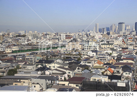 目黒区を通過する、東急東横線5050系（青ガエルラッピング） 62926074