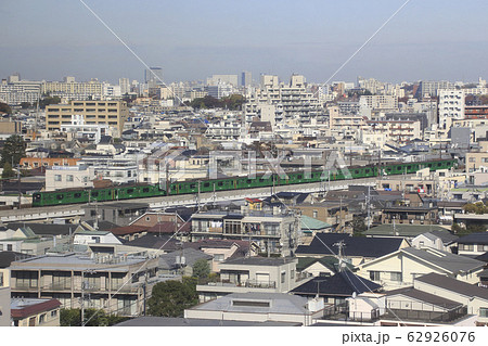 目黒区を通過する、東急東横線5050系（青ガエルラッピング） 62926076