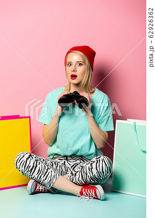 Style woman with shopping bags and binoculars 62926362